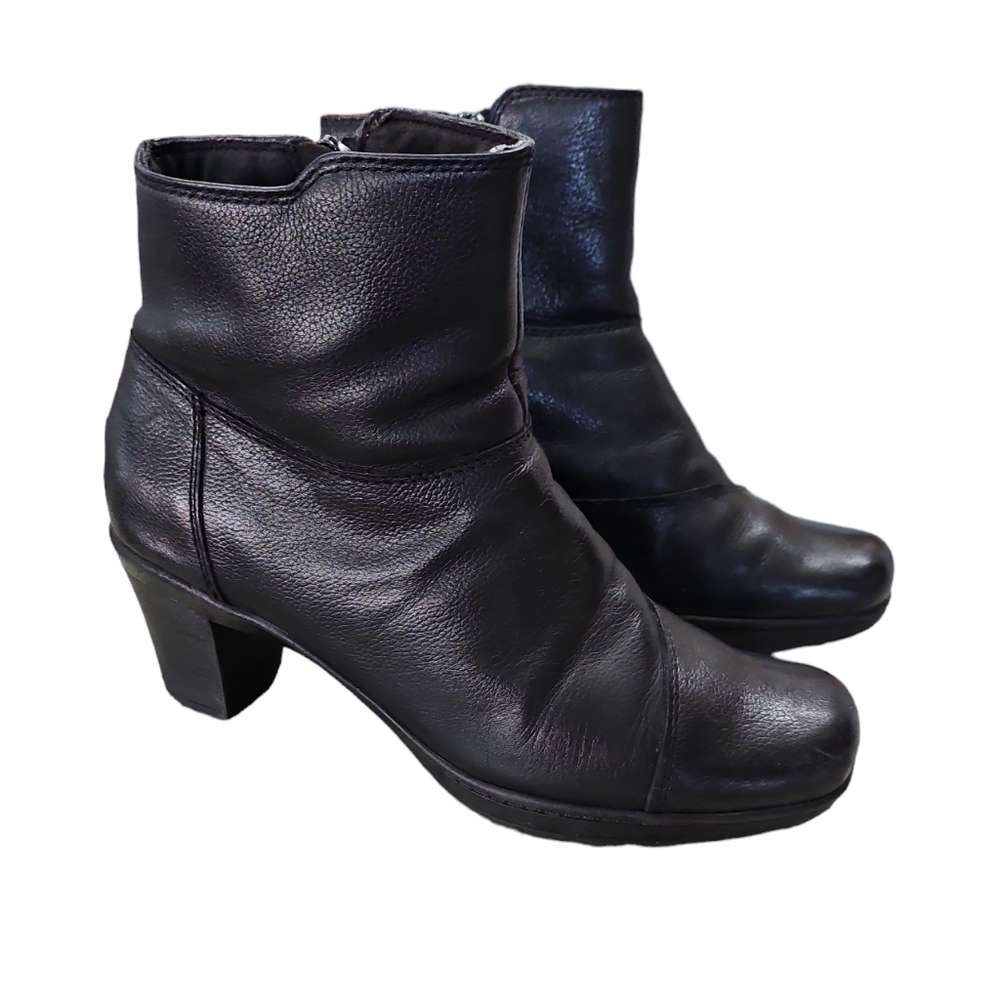 Clarks Bendables Vintage Black Leather Upper Zip Up 2 1/4 in Heel Booties Sz 6.5
